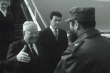 Zbraně do Izraele, elektrárny na Kubu. Jak si Československo budovalo zahraniční vztahy