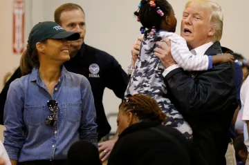 Trump opět zavítal do bouří zpustošeného Texasu, setkal se s oběťmi