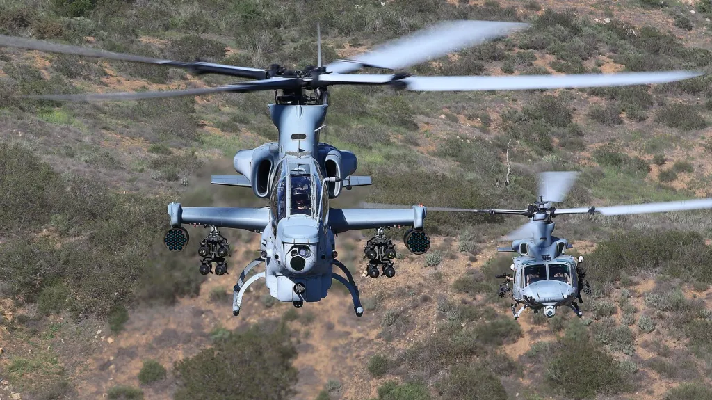 Vrtulník AH-1Z Viper a UH-1Y Venom