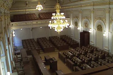 30 let zpět: Blaho státu budiž nejvyšším zákonem, stojí nad sněmovnou