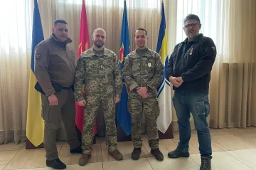 Ukrajinci se musí dál bránit a my musíme vydržet pomáhat, říkají ocenění čeští dobrovolníci