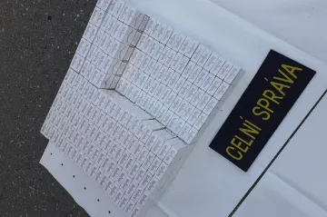 Seniorka pašovala ve vlaku tabák z Polska. Cigaret měla tři kufry