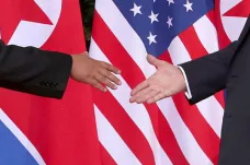 Trump s Kimem podepsali klíčovou dohodu. Severní Korea slíbila jaderné odzbrojení