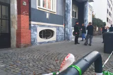 Úterní střelbu v Brně policie vyšetřuje jako vraždu. Podezřelý je zraněný muž 