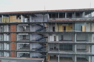 ÚSTR vyhodil ekonomku, která varovala před rekonstrukcí sídla. Renovace pak začala a nelze ji dokončit