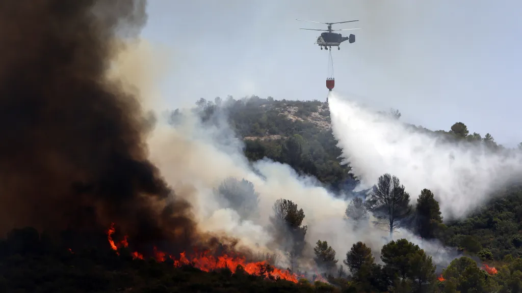 Hasiči likvidují požár u Valencie