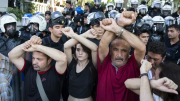 Zásah policie proti demonstrantům v Istanbulu