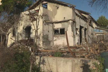 Návrat do poničeného kibucu bude těžký. Pomáhají i čeští dárci