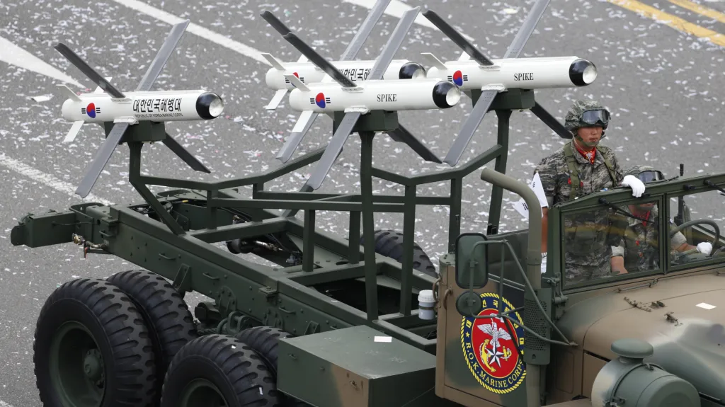 Rakety Spike izraelské výroby na vojenské přehlídce v Jižní Koreji
