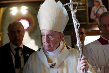 „Nedopusť, ať podlehneme pokušení“. Papež nechal změnit verš otčenáše