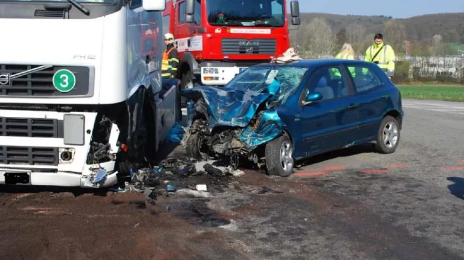 Příčinou nehody byl pravděpodobně alkohol, řidič osobního auta nadýchal přes půl promile