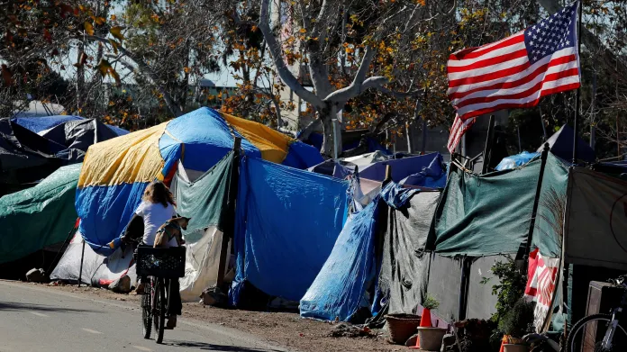 Bezdomovecká kolonie v kalifornském Anaheimu