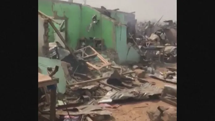 Následky výbuchu v Ghaně