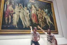 Ekologičtí aktivisté se ve Florencii přilepili k Botticellimu