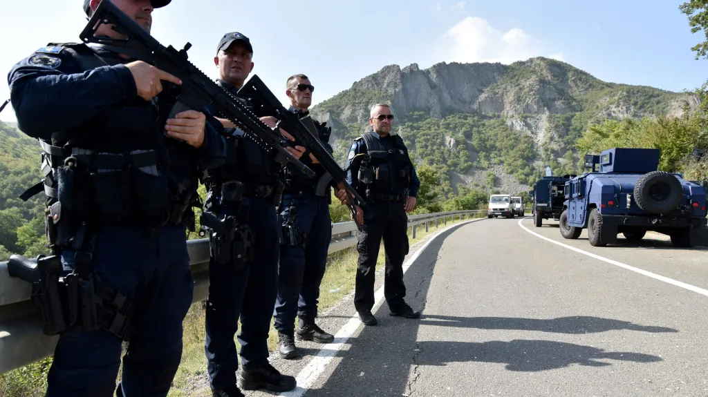 Kosovští speciální policisté na hranici se Srbskem