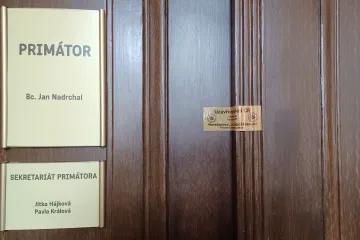 Kvůli zakázkám pro pardubický magistrát policie obvinila devatenáct lidí a dvě firmy