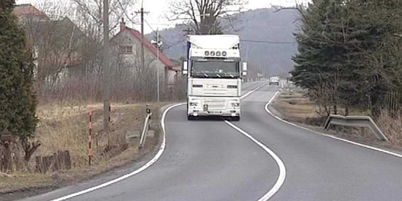 Kamiony na D1 bude kontrolovat Kamion — ČT24 — Česká televize