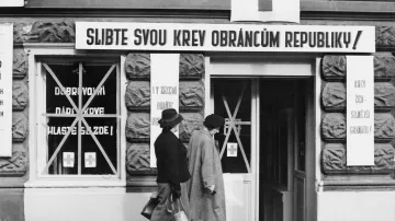 Přihlášky dárců krve u Československého červeného kříže v Praze 23. září 1938.