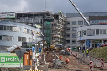 Nové nemocnici v Náchodě se zpozdí kolaudace, chybí posouzení požárních rizik