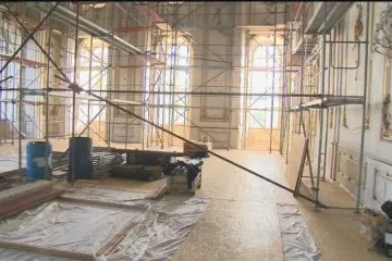 Jedny z největších obrazů v Česku restaurují na kroměřížském zámku. Opravou projde celý sál