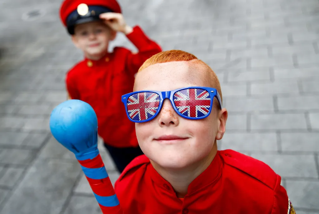 Dítě, které se účastní oslav The Twelfth v severoirském Belfastu. Jde o připomenutí vítězství protestantského krále Viléma Oranžského nad svým katolickým irským protějškem. Svátek tak logicky slaví jen roajalisté či jiní příznivci monarchie
