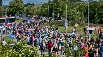Pouť smíření. Trasa vede symbolicky „v protisměru“ z Pohořelic na Mendlovo náměstí v Brně