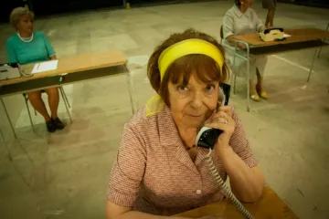 Kájo, nevolej! Klip s Krobotem má pomoci financovat linku seniorů