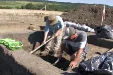 Archeologové zkoumají Horňácko