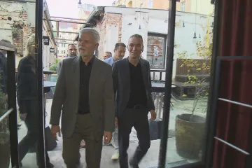 Prezident zatím nerozhodl o vládních úsporách, čas má do pátku