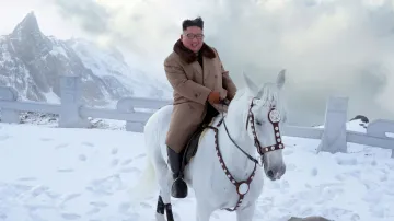 Kim Čong-un při výstupu na horu Pektu