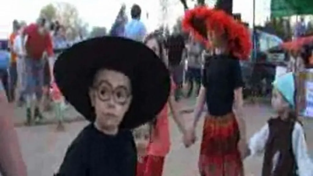 Malý čaroděj  slaví čarodějnice