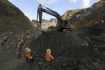 Sesuv půdy v myanmarském dole zavalil až 80 lidí