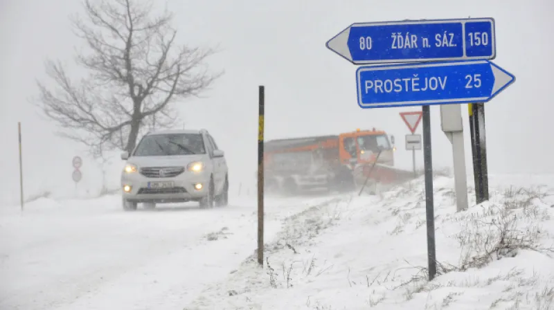 Silnice jsou s obtížemi sjízdné
