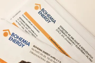 Na vyúčtování a přeplatky stále čeká část bývalých klientů Bohemia Energy, majitel firmy dál podniká