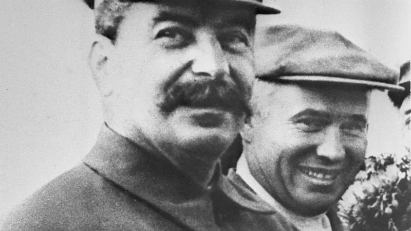 Stalin a Nikita Chrusčov (zleva), 1938