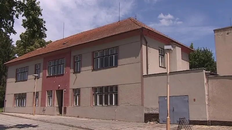 Budova základní školy v Ivanovicích na Hané