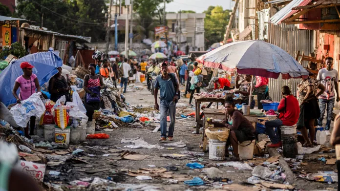 Trh na ulici Petion-Ville v Port-au-Prince