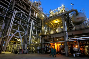 Do Česka opět proudí ropa. Ropovod Družba už je v provozu