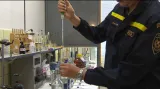 Policie dál hledá původce nebezpečného alkoholu