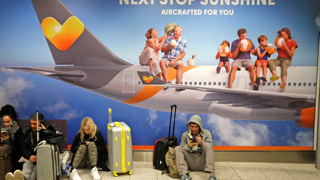 Cestující uvízlí na letišti Gatwick