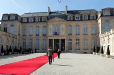 Politici ve Francii se rozhodují o podpoře prezidentských kandidátů. Někteří chtějí anonymní vyjádření