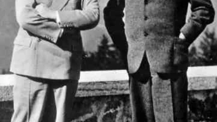 Adolf Hitler a Konrád Henlein v roce 1938