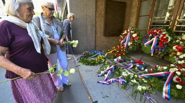 Vzpomínková akce k uctění památky obětí invaze vojsk Varšavské smlouvy v roce 1968 před budovou Českého rozhlasu