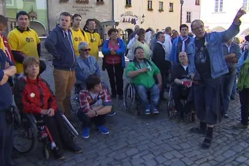 Vozíčkáři „dobyli“ Český Krumlov