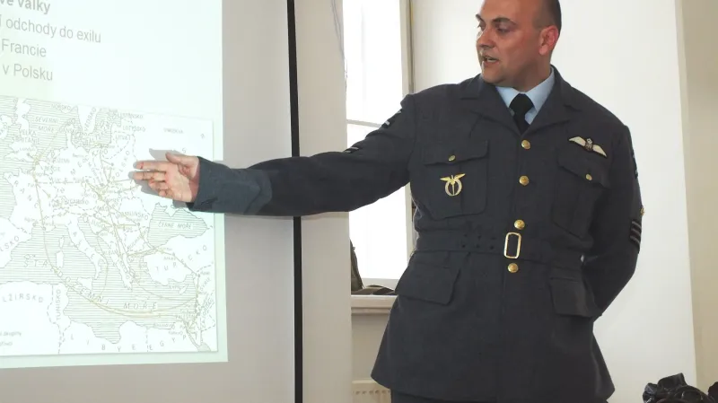 Z besedy Českoslovenští letci na křídlech RAF