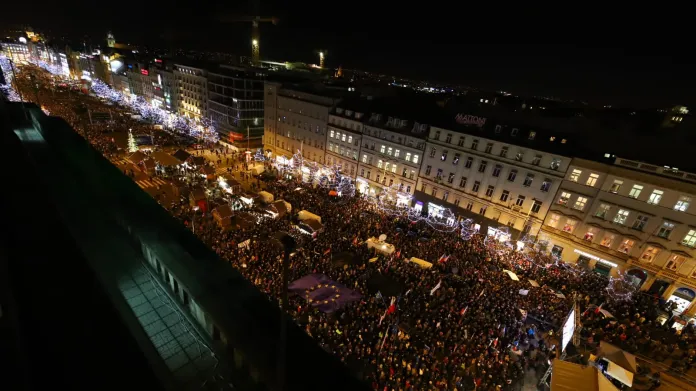 Demonstrace Milionu chvilek na Václavském náměstí 10. prosince