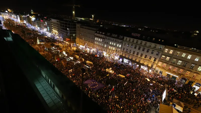 Demonstrace Milionu chvilek na Václavském náměstí 10. prosince