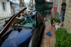 Bouře Janos působí v Řecku výpadky proudu a zaplavuje domy, zraněné úřady nehlásí