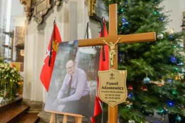Polsko se rozloučilo se zavražděným starostou. Do Gdaňsku přijel Duda, Tusk i Walesa