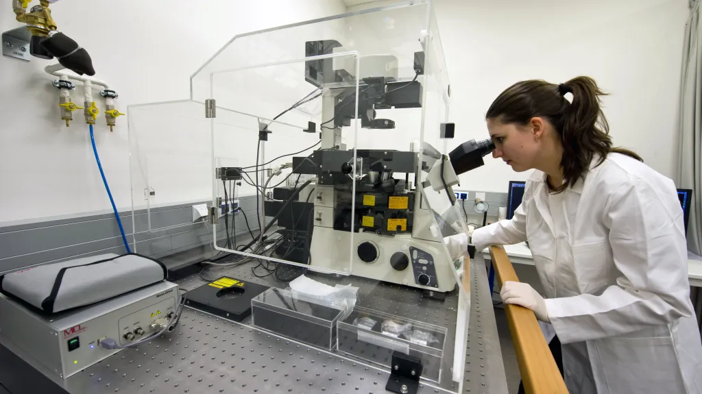 Nové excelence centrum pro super-rezoluční mikroskopii
